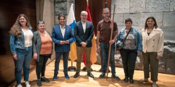 Fernando Clavijo recibe a la Asociación Guanches de Güímar, Medalla de Oro de Canarias 2025
