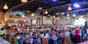 San Miguel de Abona rinde homenaje a las tradiciones canarias en el Baile de Magos de Mayores de Canarias