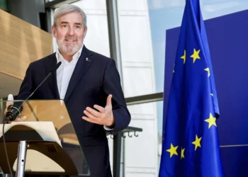 Canarias pide una estrategia europea para atender a los menores no acompañados