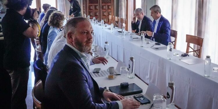 Clavijo pide a Bruselas “una estrategia europea” para la atención de los menores no acompañados