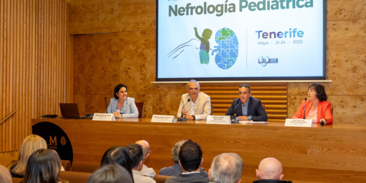 El viceconsejero de Sanidad inaugura el XLVIII Congreso Nacional de Nefrología Pediátrica