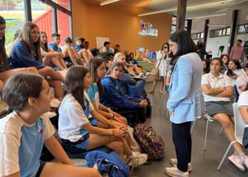 Darias acerca el día a día del Ayuntamiento a estudiantes de secundaria por la Semana de la Administración Abierta 3