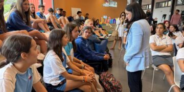 Darias acerca el día a día del Ayuntamiento a estudiantes de secundaria por la Semana de la Administración Abierta 3