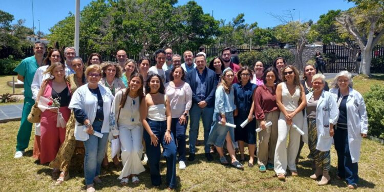 Diecinueve enfermeras internas residentes finalizan su formación en el HUC