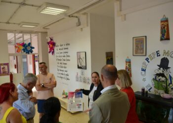 Difusión del servicio virtual de información para familias con menores trans en el CEIP Pepe Monagas (1)