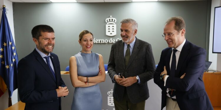 La Cátedra de Turismo reúne a expertos en derecho administrativo para debatir sobre la ley del alquiler vacacional