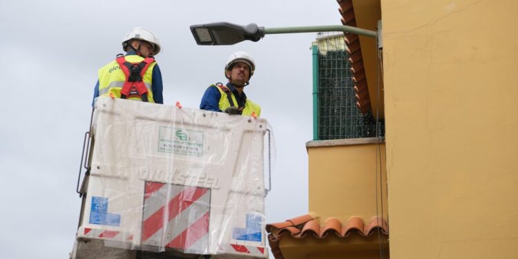 El Ayuntamiento adjudica una auditoría del alumbrado público para mejorar el ahorro y la eficiencia energética