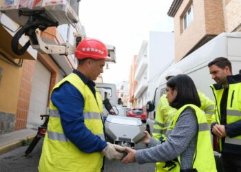 El Ayuntamiento instala 115 farolas led en el barrio de Piletas y reduce el consumo de energía en un 84% (2)