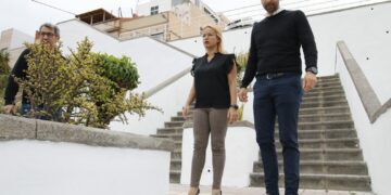 El Ayuntamiento renueva los muros de las escaleras que conectan los barrios de Ladera Alta y Casa Ayala 2