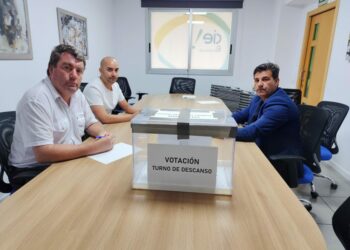 El edil Alberto Cabo asistió al recuento de los votos del sector del taxi