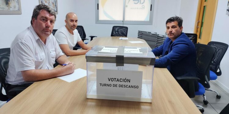 El edil Alberto Cabo asistió al recuento de los votos del sector del taxi