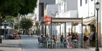 El paro registra en Canarias su nivel más bajo en 17 años