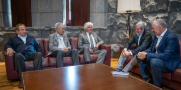 El presidente de Canarias mantiene un encuentro con la Asociación Canaria para el Progreso de la Macaronesia