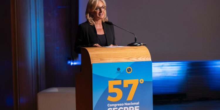 Monzón destaca el papel de los especialistas en Cirugía plástica en tratamientos oncológicos o traumatismos