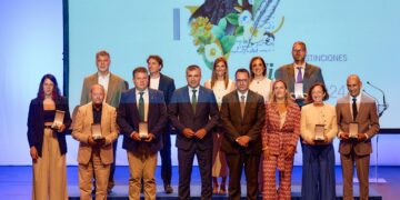 Educación condecora a seis docentes y cuatro centros canarios con las distinciones Viera y Clavijo 2024