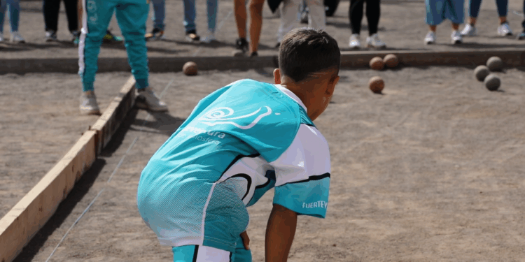 Fuerteventura y Tenerife acogen las finales escolares de bola canaria y bádminton