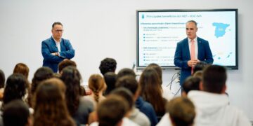 El REF llega a las aulas de Gáldar en el Mes de Canarias
