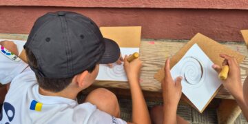 Patrimonio Cultural acerca los grabados rupestres benahoaritas a las aulas