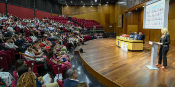Esther Monzón asiste al acto homenaje de los nuevos especialistas en Medicina y Enfermería Familiar y Comunitaria