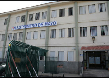 Sanidad imparte un taller a 125 estudiantes de la rama sanitaria del IES Primero de Mayo sobre humanización en la a