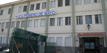 Sanidad imparte un taller a 125 estudiantes de la rama sanitaria del IES Primero de Mayo sobre humanización en la a