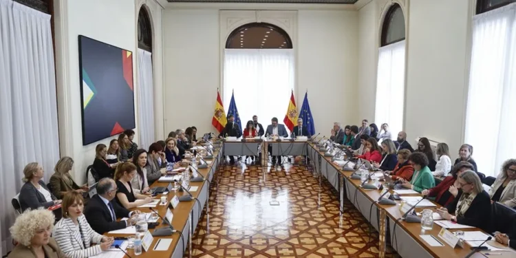 Infancia seguirá adelante con el reparto de los menores migrantes ante la falta de alternativas del PP