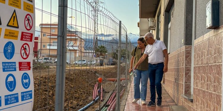 JOSE CARLOS RODRÍGUEZ RODRÍGUEZ Y ÉRIKA SÁNCHEZ QUINTERO VISITAN LAS OBRAS DE GUARACHO