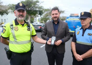 La Policía Local incorpora nuevos etilómetros de última generación para reforzar los controles de alcoholemia (1)