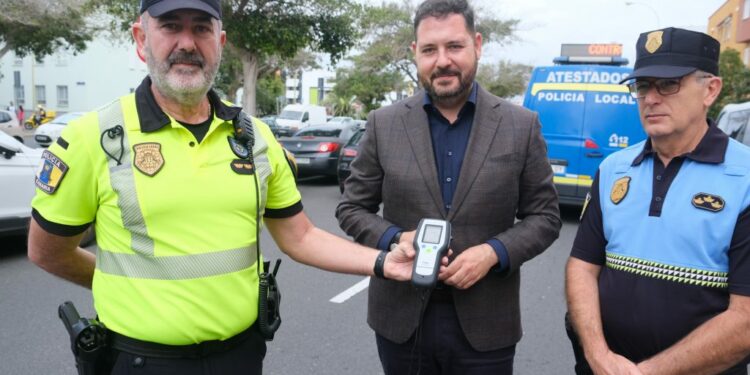 La Policía Local incorpora nuevos etilómetros de última generación para reforzar los controles de alcoholemia (1)