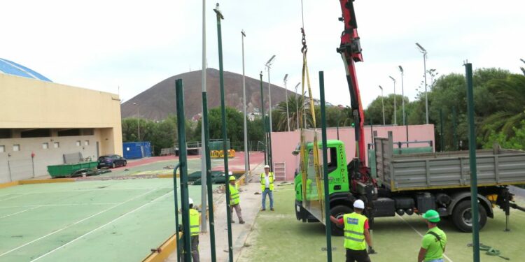 Las pistas de tenis y pádel de la ciudad deportiva, junto al pabellón, fueron derruidas antes del pasado verano (2)