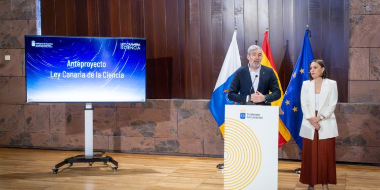 Clavijo asegura que la Ley de la Ciencia permitirá un desarrollo basado en el talento y en el conocimiento