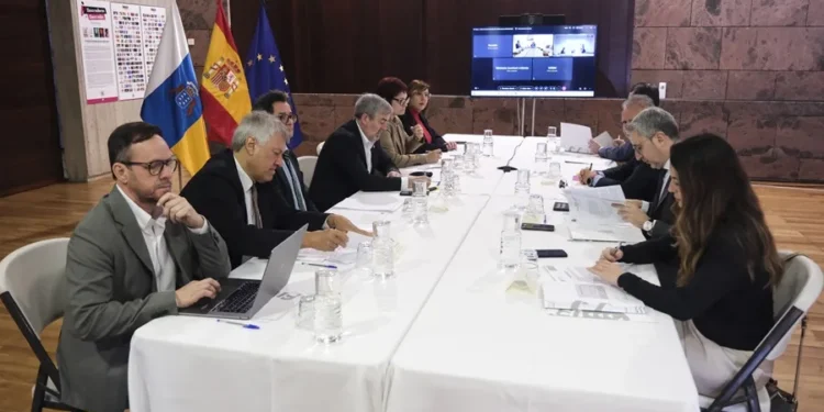 Reunión de Gobierno y comunidades para fijar los criterios de reubicación de los menores migrantes