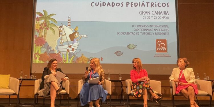 Antonia María Pérez participa en un encuentro internacional de tutores y residentes de Enfermería Pediatría