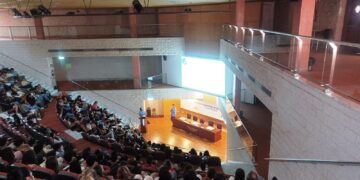 Más de 250 escolares asisten en el Hospital Doctor Negrín a una charla sobre las infecciones de transmisión sexual