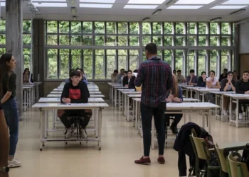 Más de 300.000 estudiantes se enfrentan con nervios a una PAU más exigente y práctica