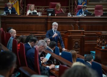 Clavijo resalta el trabajo del Gobierno para mejorar las infraestructuras eléctricas y de comunicaciones