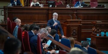 Clavijo resalta el trabajo del Gobierno para mejorar las infraestructuras eléctricas y de comunicaciones