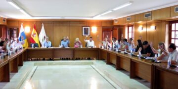 PLENO EXTRAORDINARIO DE SAN BARTOLOMÉ DE TIRAJANA2 momento de la votación (1)