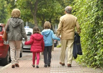 Solo en dos de las 50 provincias, Almería y Murcia, hay más menores de edad que jubilados