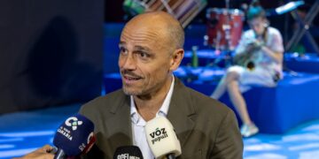 El acto del Día de Canarias une tradición y modernidad con una propuesta escénica con más de 60 artistas