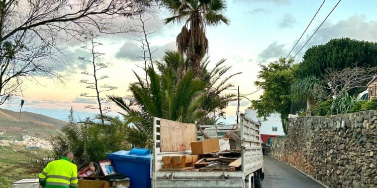 Recogida de enseres y trastos hoy miércoles en el barrio de Anzo