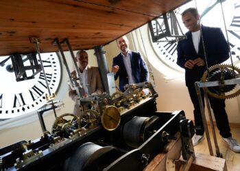 El reloj de la Puerta del Sol de Madrid marcará por primera vez la hora canaria en homenaje a las islas