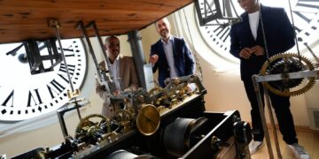 El reloj de la Puerta del Sol de Madrid marcará por primera vez la hora canaria en homenaje a las islas