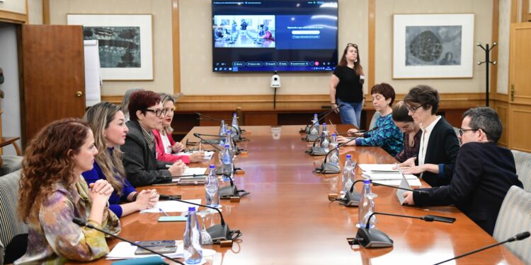 Delgado aborda con el Estado los distintos avances en materia social impulsados por Canarias