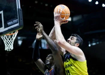 80-90. El Galatasaray desactiva al Tenerife y es el primer finalista de la Liga de Campeones