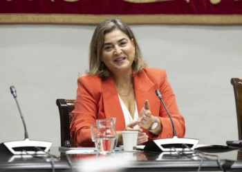 La administradora de Radiotelevisión Canaria destaca la importancia de verificar las noticias