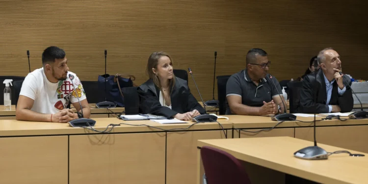 El padre y el hijo que intentaron matar a tiros a dos hombres en Telde aceptan doce años de condena