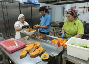 Así es Ecocomedores: El programa canario que inspira el decreto para comer bien en el cole