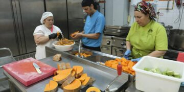 Así es Ecocomedores: El programa canario que inspira el decreto para comer bien en el cole