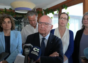 Los eurodiputados ven una «calma tensa» en el descenso de la llegada cayucos y alaban los avances con terceros países